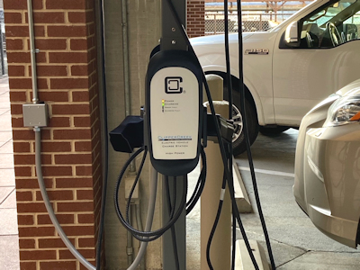 Electric vehicle charging station