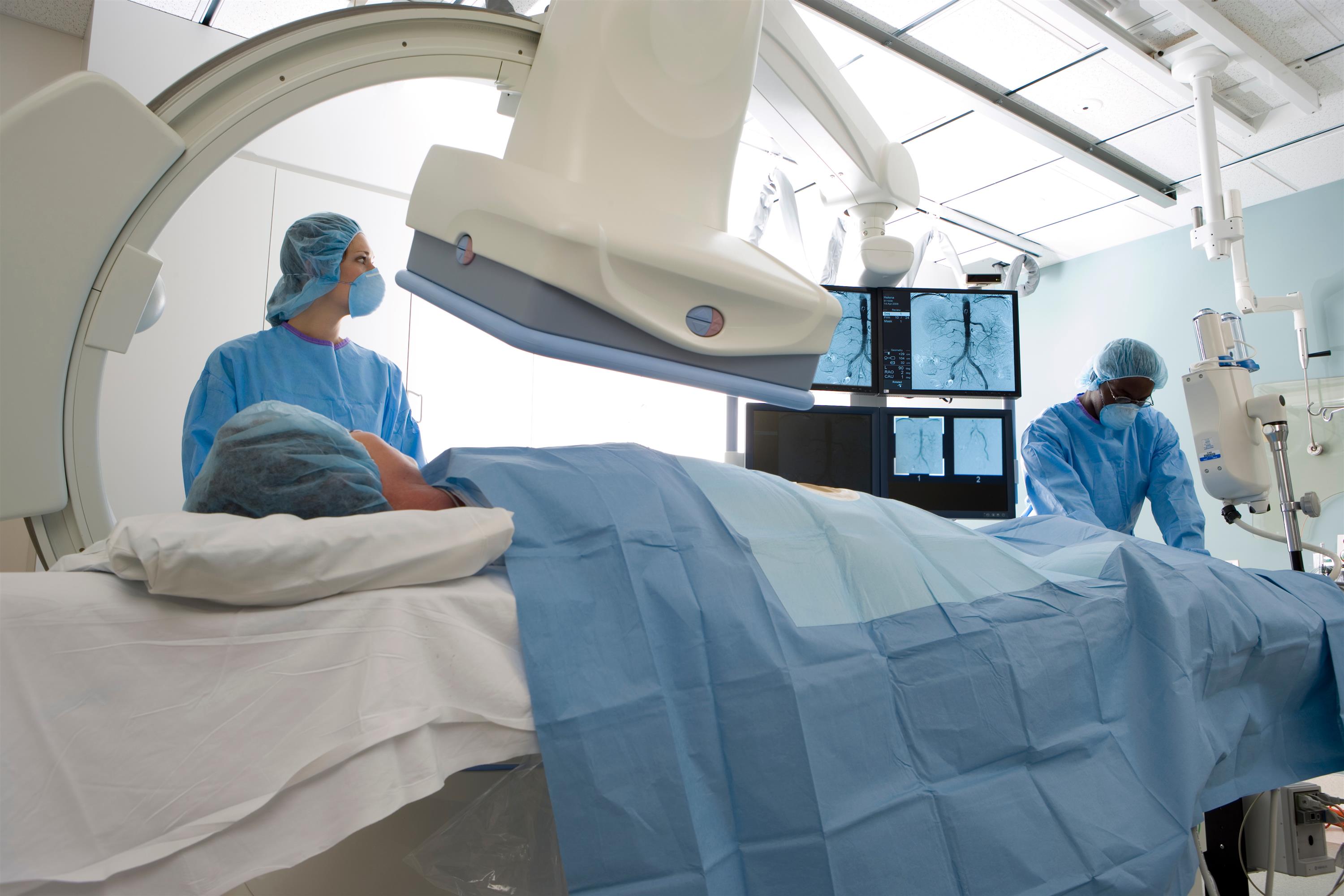 patient-undergoing-medical-imaging-with-attending-