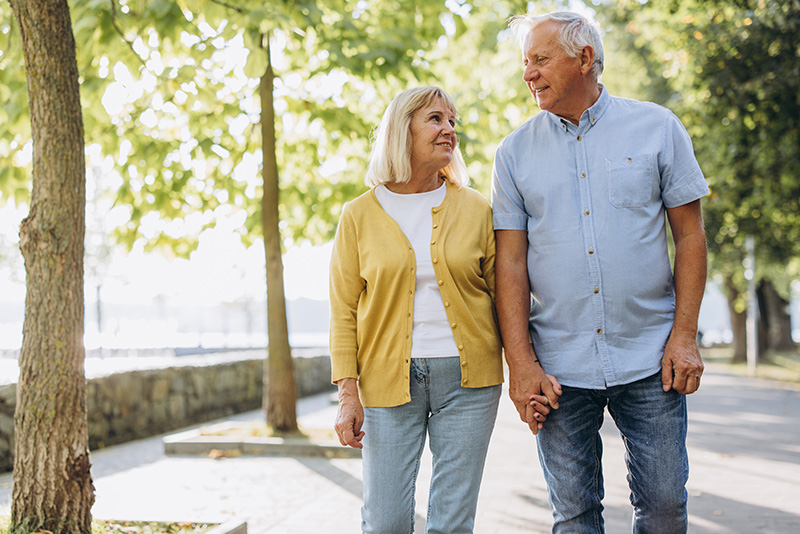 portrait-of-beautiful-senior-couple-posing